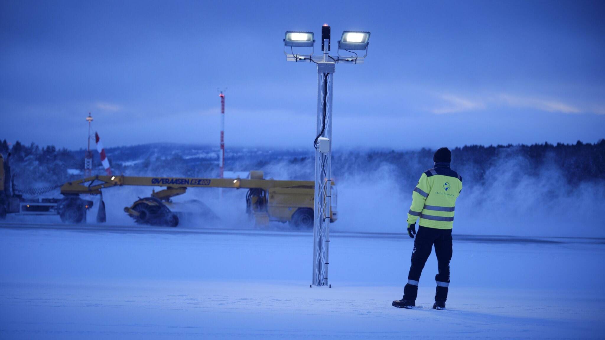 Snørydding på Røros Lufthavn. Foto: Tom Gustavsen